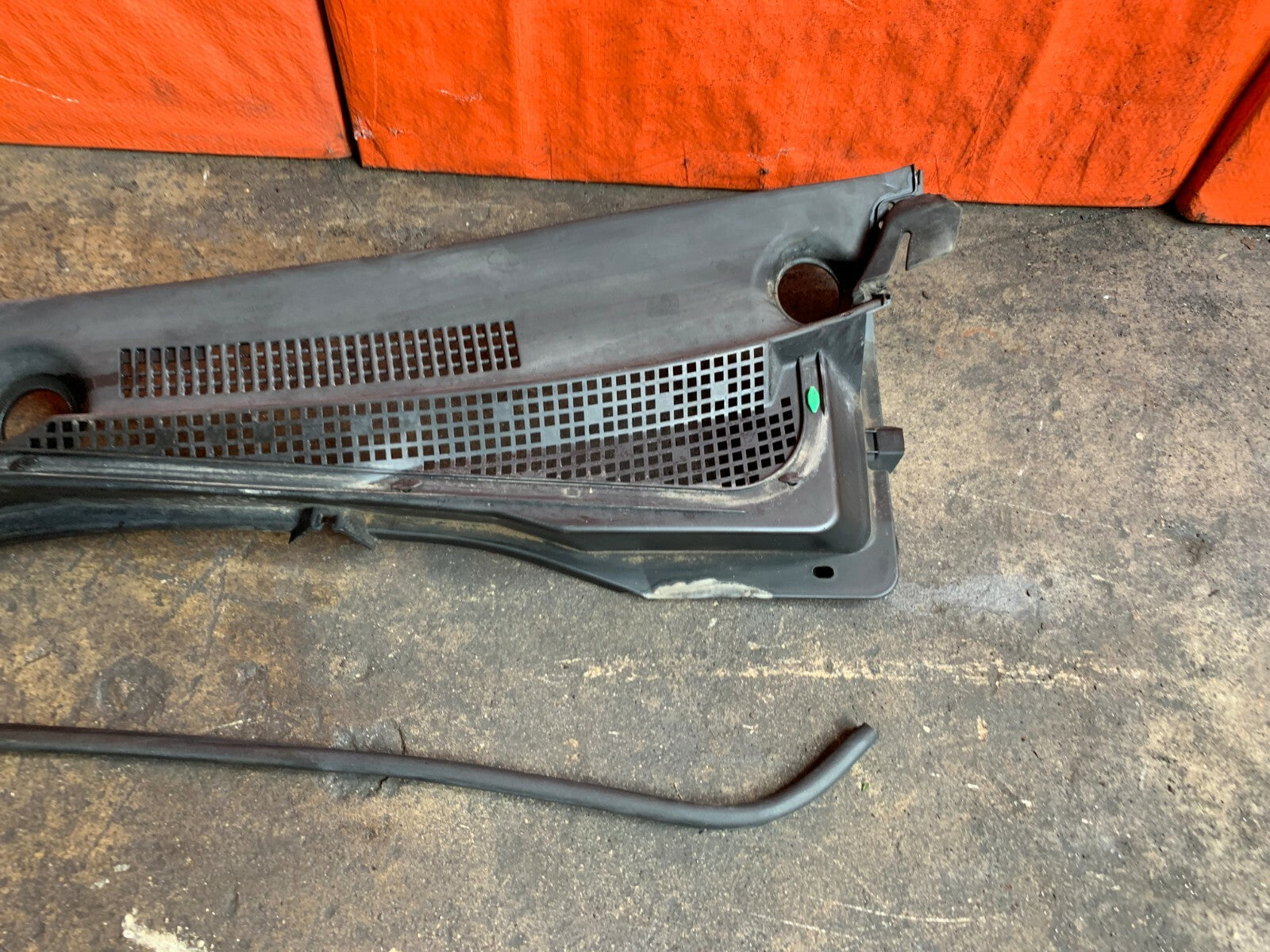 OEM 2004 04 ACURA RSX TYPE S   WINDSHIELD WIPER COWL TRIM SHROUD PLASTIC3
