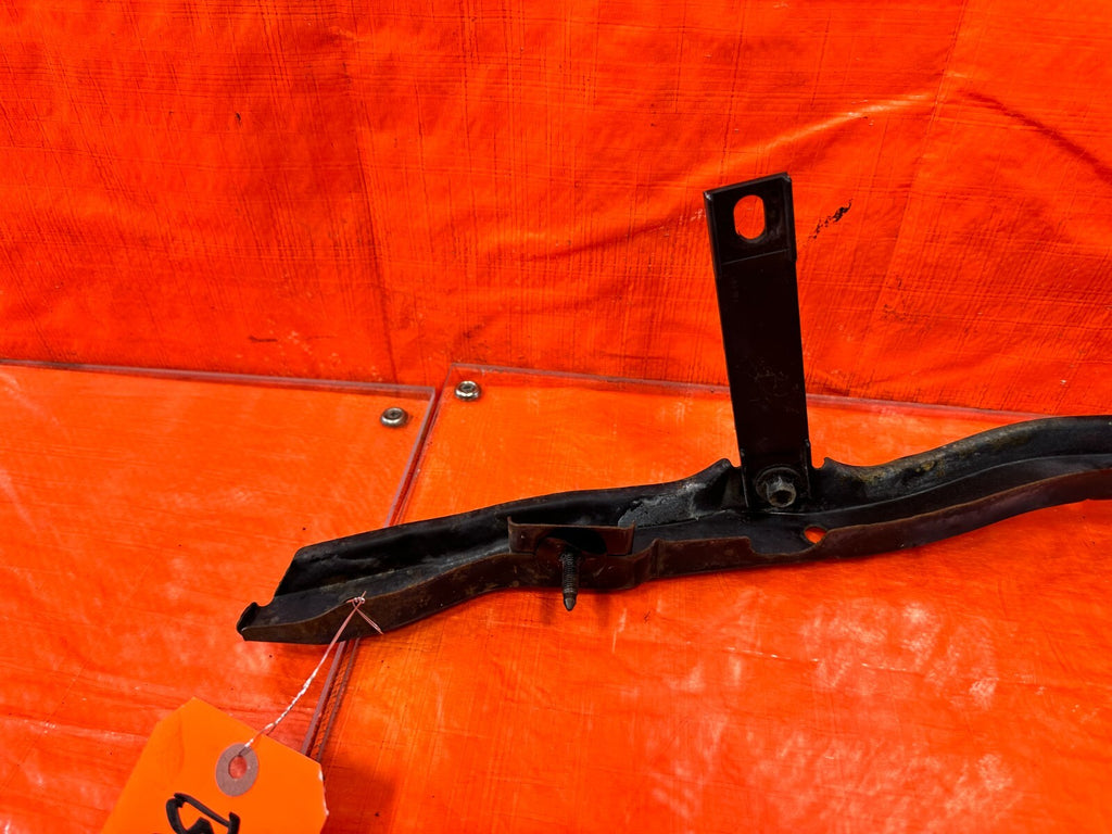 92 96 HONDA PRELUDE   REAR BUMPER MOUNTING BRACKET RETAINER   OEM #27315
