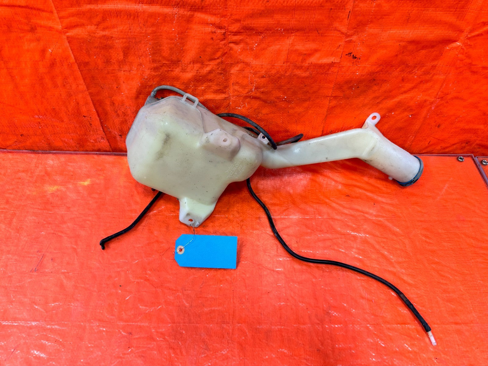 97 01 HONDA CR V CRV   WINDSHIELD WIPER RESERVOIR TANK W/ MOTOR   OEM #3015