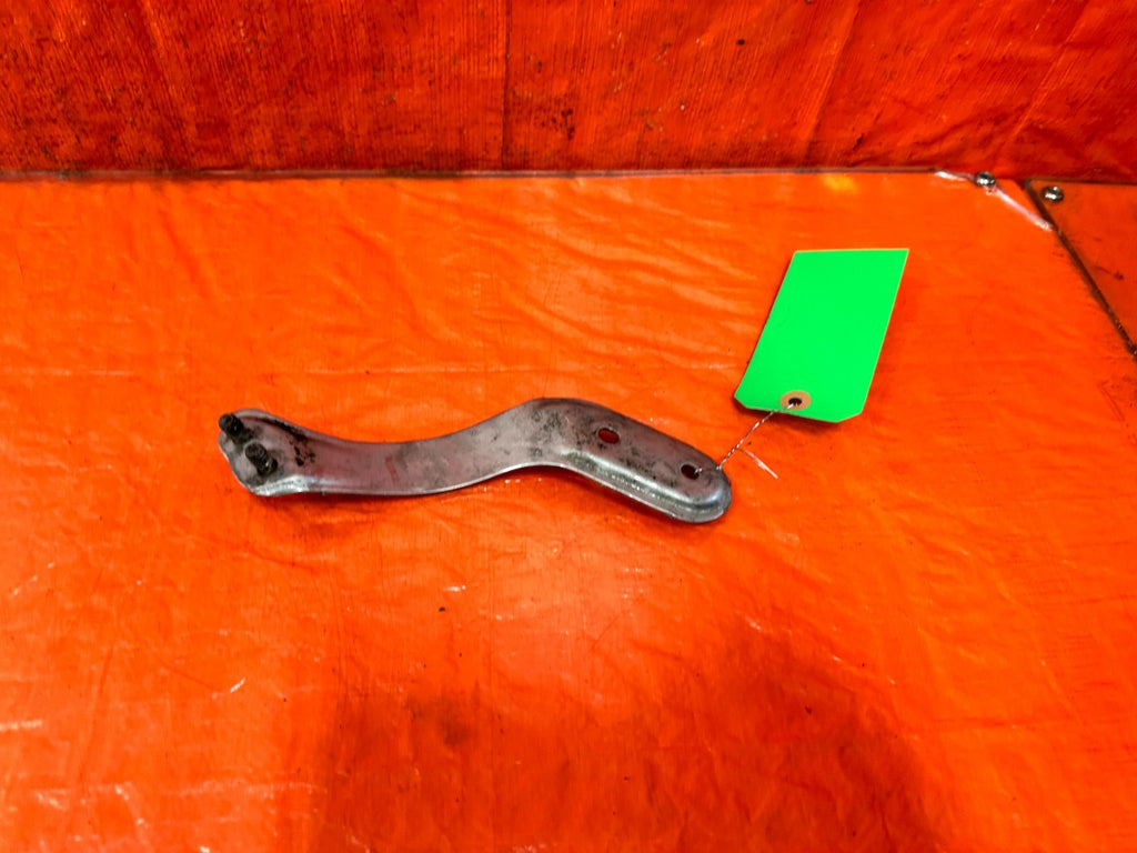 90 91 HONDA CIVIC HATCHBACK   D15B2 EXHAUST MANIFOLD MOUNTING BRACKET   OEM 3175