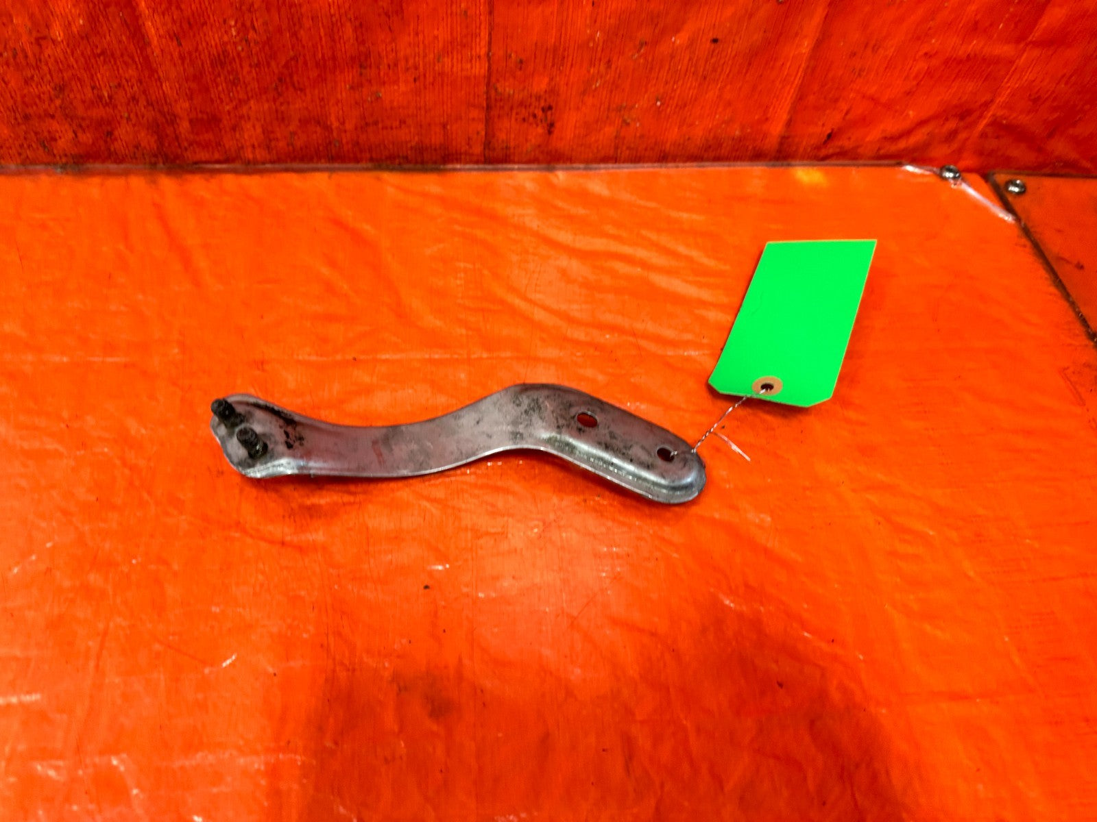 90 91 HONDA CIVIC HATCHBACK   D15B2 EXHAUST MANIFOLD MOUNTING BRACKET   OEM 3175