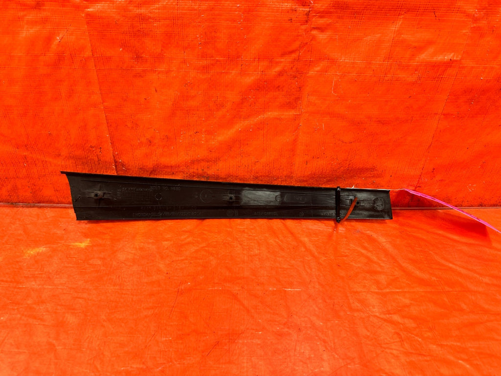 96 00 HONDA CIVIC   SEDAN PASSENGER RIGHT REAR DOOR SASH TRIM MOLDING   OEM 2973
