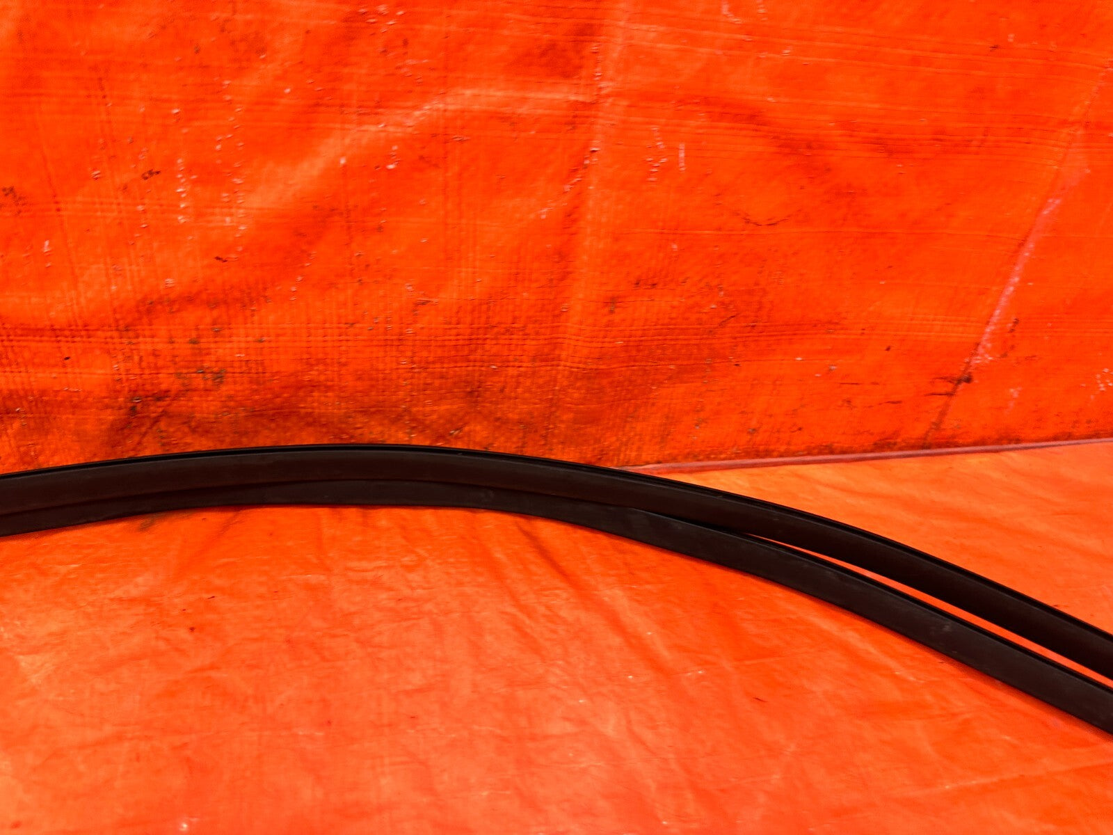 96 00 HONDA CIVIC SEDAN 4D   TOP OF THE ROOF WEATHER STRIP DRIP RETAINER OEM 2979