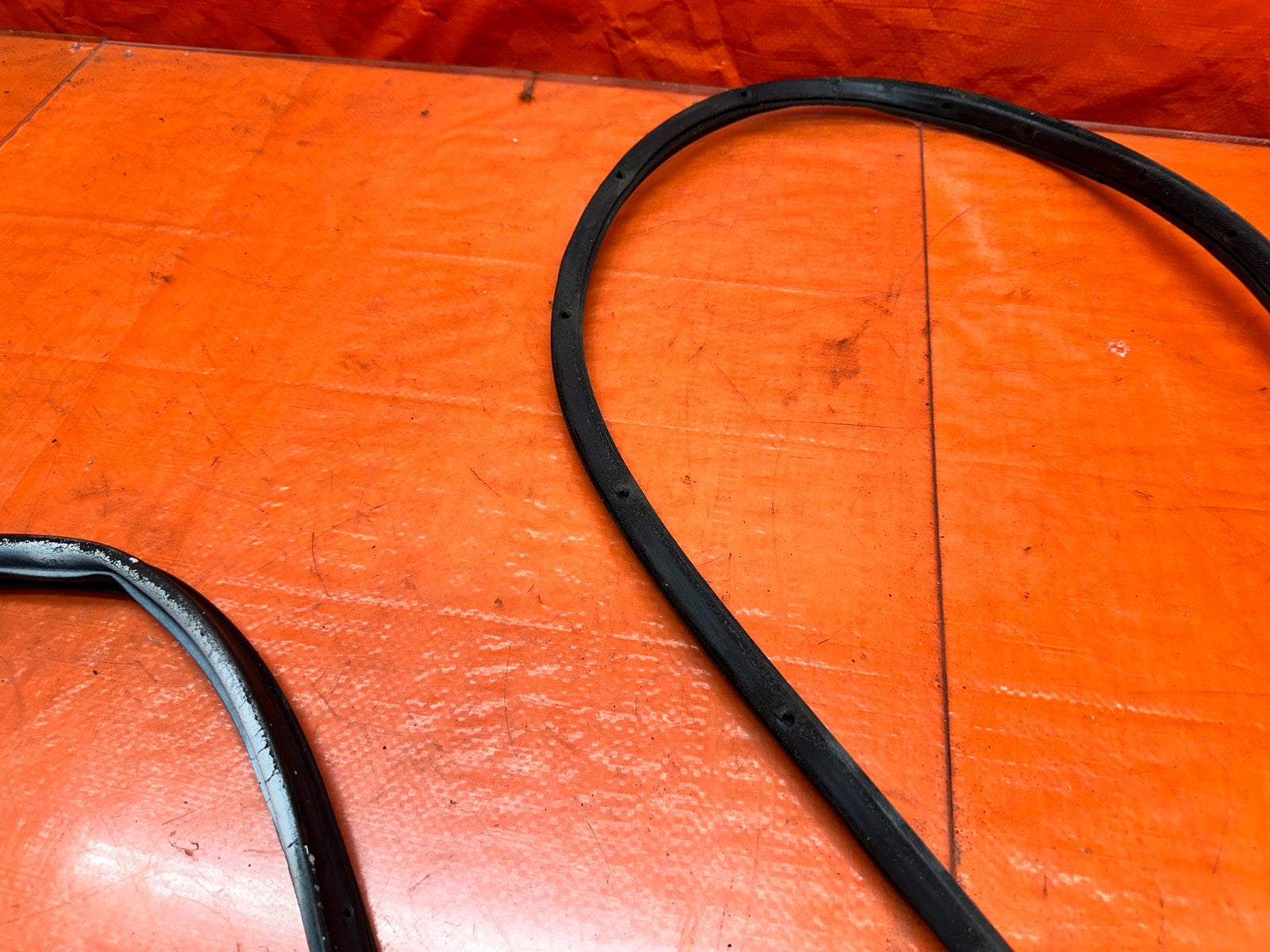 92 95 HONDA CIVIC EX 2D   DRIVER LEFT DOOR MOUNTED WEATHERSTRIP SEAL   OEM #33310