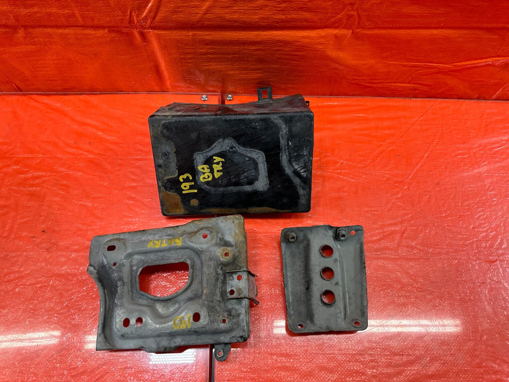95 98 HONDA ODYSSEY   BATTERY MOUNTING TRAY BRACKET W/ SHIELD TRAY   OEM #1938