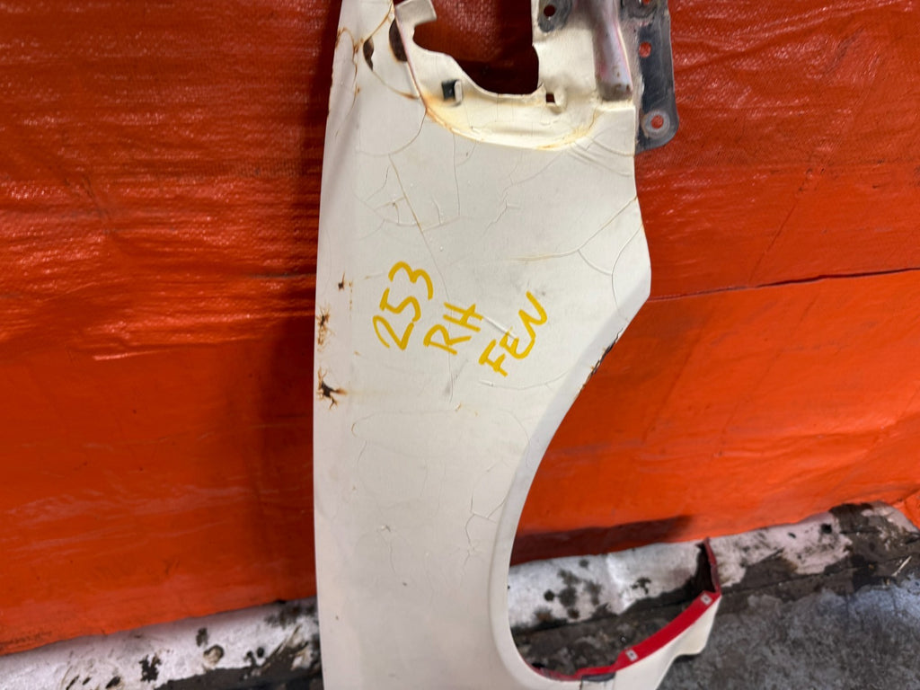 90 91 HONDA CIVIC HATCHBACK   FENDER   PASSENGER RIGHT SIDE FENDER   OEM 3252