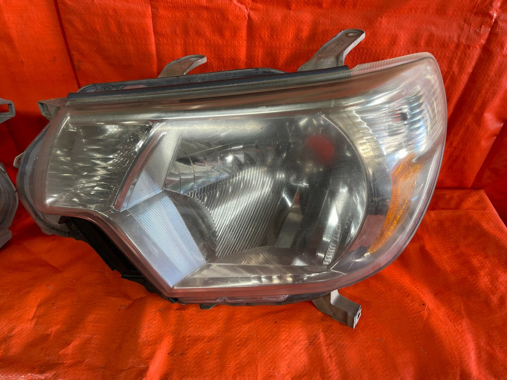 12 15 TOYOTA TACOMA   HEADLIGHT SET   HEADLIGHTS LEFT RIGHT 1 OEM 1 AFTERMARKET3