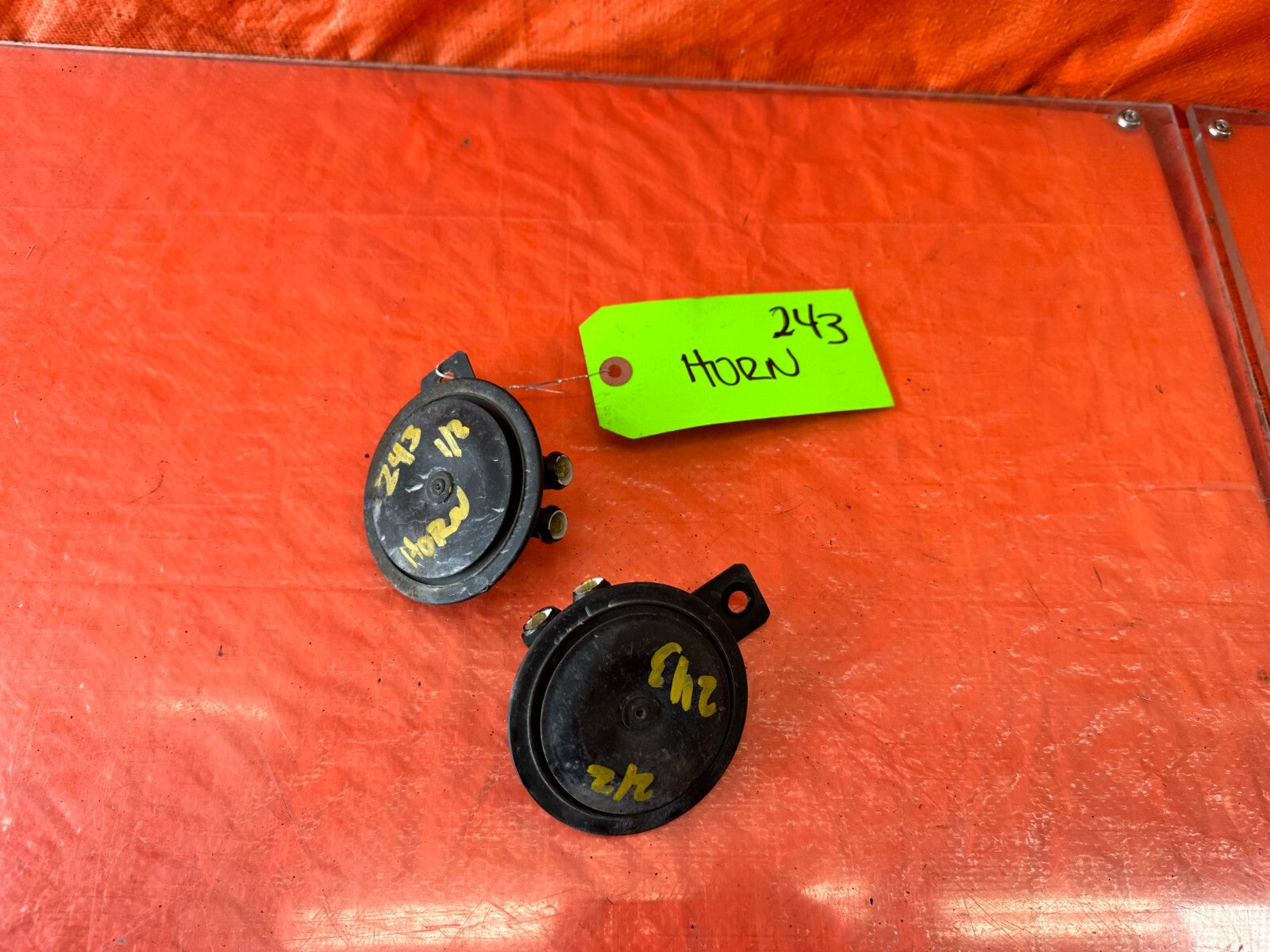 88 89 HONDA CRX DX SI   HORN SET / HIGH AND LOW NOTE HORNS   OEM FACTORY #2434