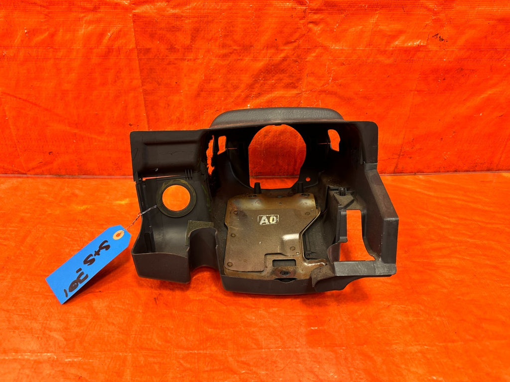 97 98 HONDA CR V CRV   KEY IGNITION STEERING COLUMN COVER TOP BOTTOM   OEM 3012