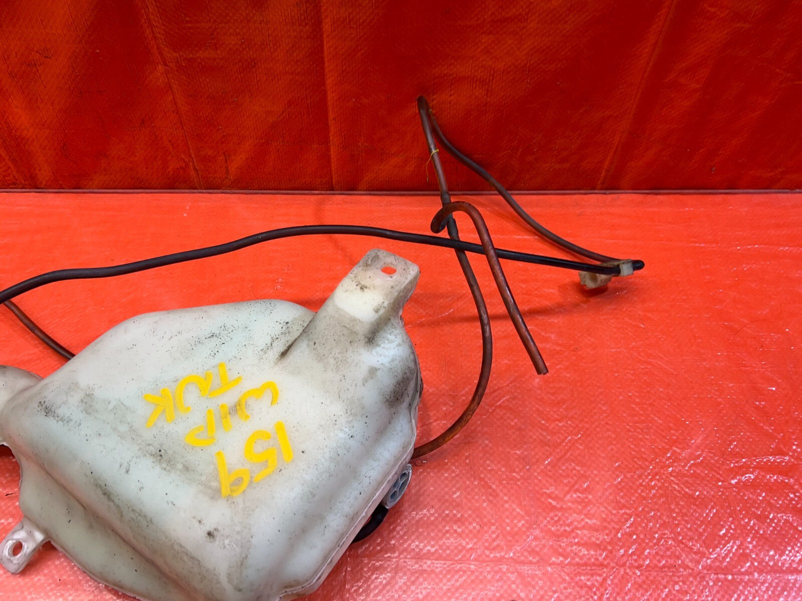 94 96 ACURA INTEGRA SEDAN WINDSHIELD WIPER RESERVOIR TANK W/ MOTOR & LINES #15913