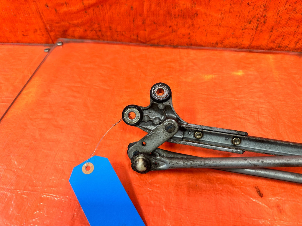 92 95 HONDA CIVIC   WINDSHIELD WIPER MOTOR W/ LINKAGE   OEM #32710