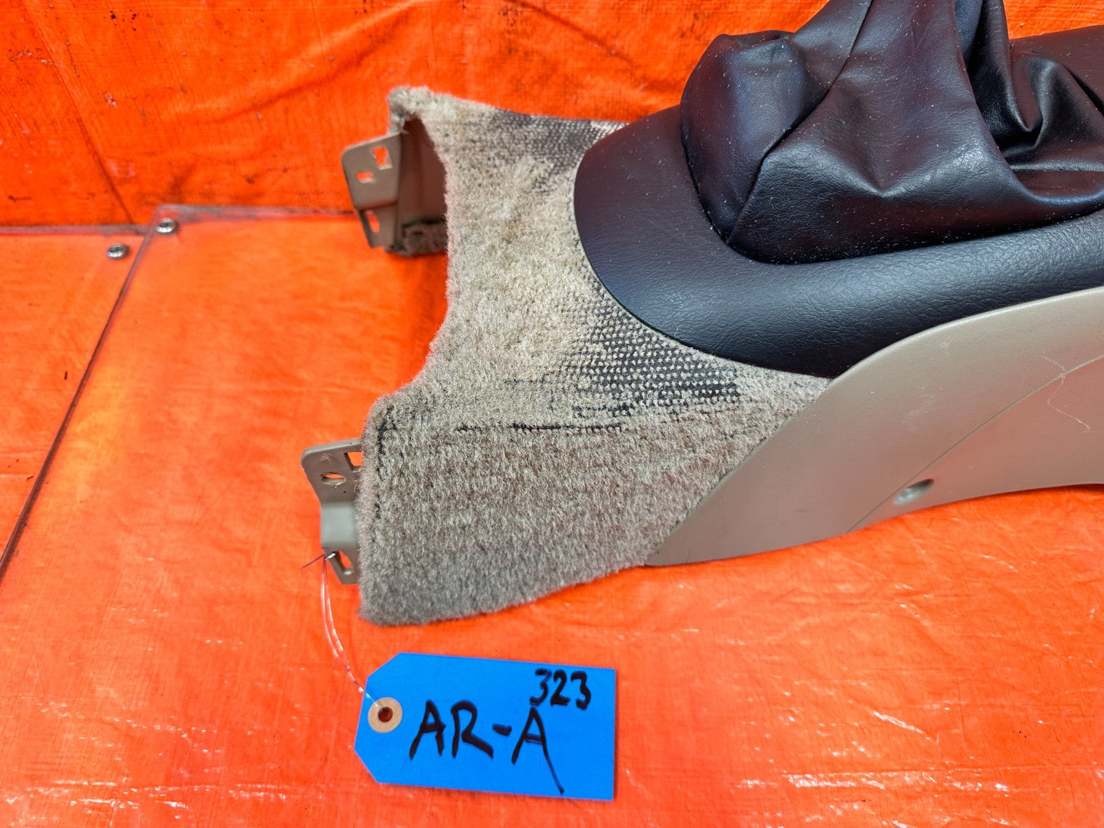 97 01 HONDA PRELUDE   ARM REST / CENTER CONSOLE STORAGE COMPARTMENT TAN OEM 3234