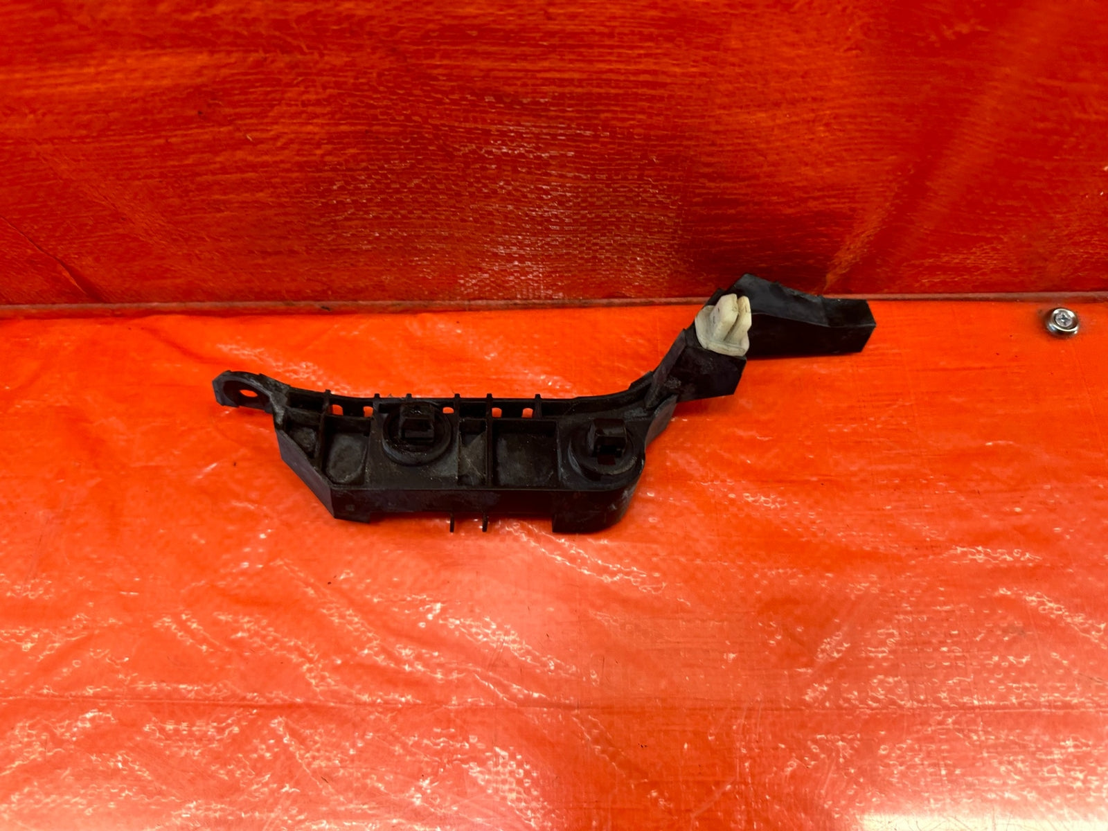 04 08 ACURA TSX   FENDER MOUNTING BRACKET SUPPORT BRACE BUMPER CLIP   LEFT #19616