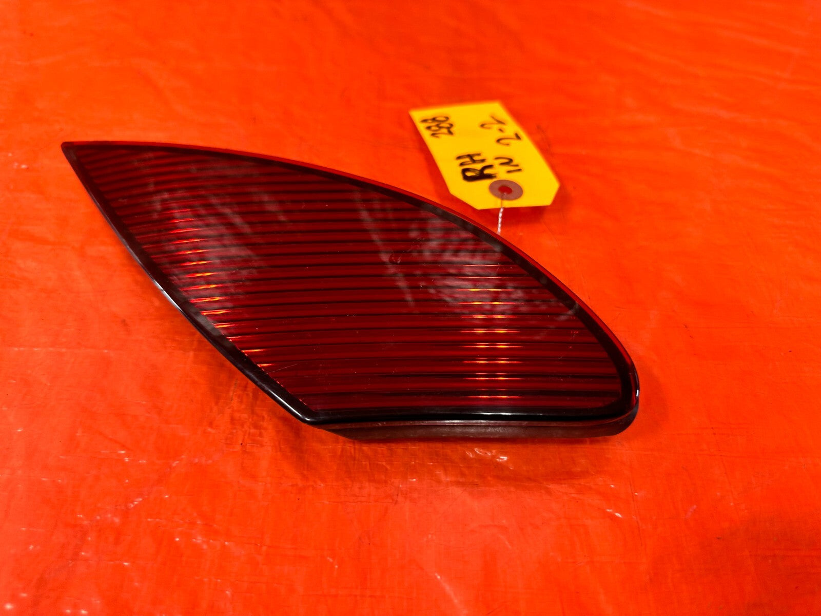 02 05 LEXUS SC430   PASSENGER RIGHT INNER TRUNK MOUNTED TAIL LIGHT LAMP OEM 2882