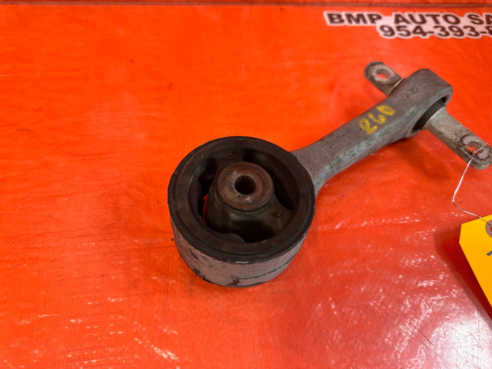 06 11 HONDA CIVIC SEDAN 1.8L   UPPER TORQUE ROD MOUNT MANUAL TRANS ONLY OEM 2606