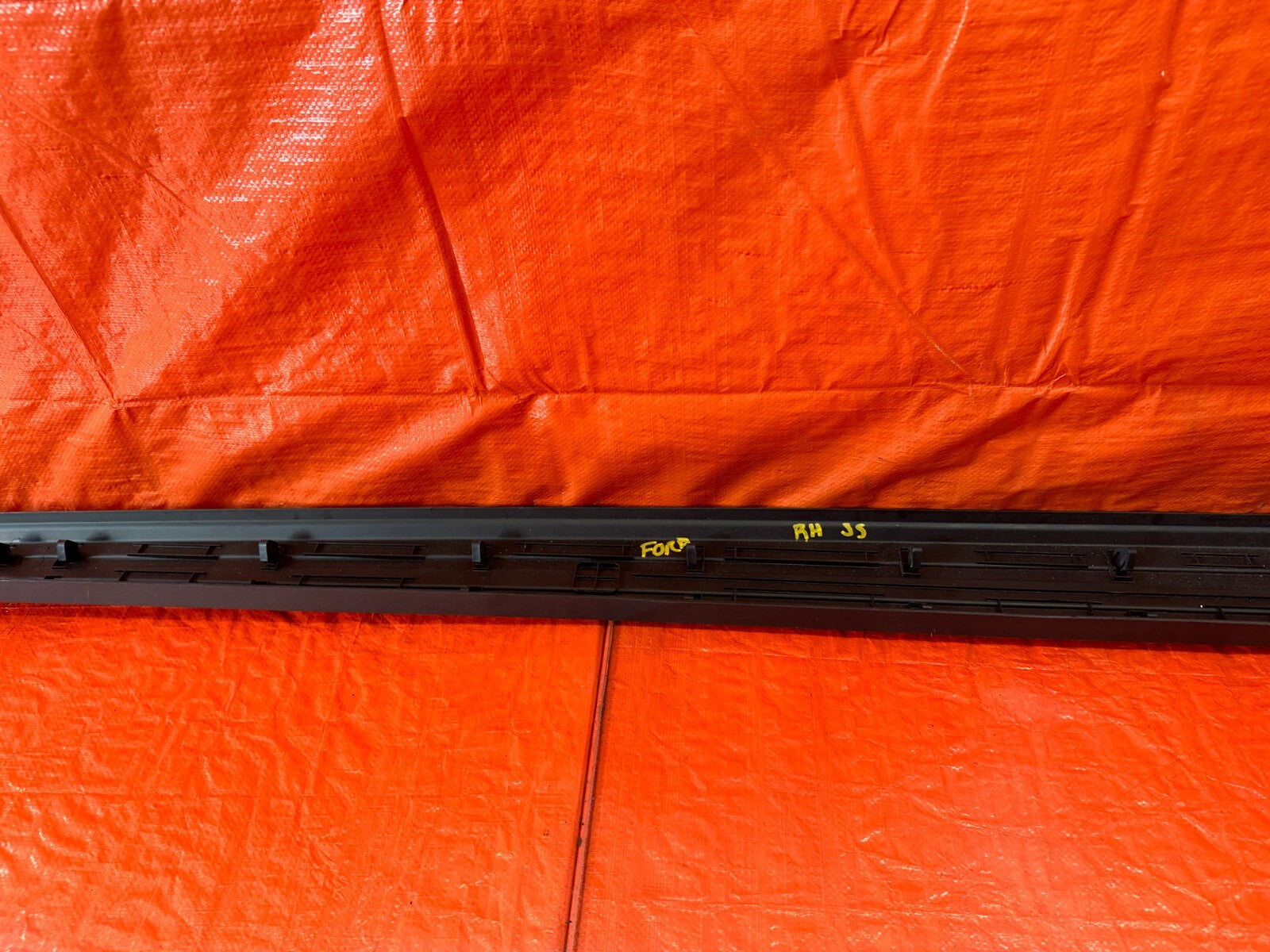 15 20 FORD F 150   PASSENGER RIGHT SIDE REAR BED RAIL CAP FL34 8429140 ADW   OEM9