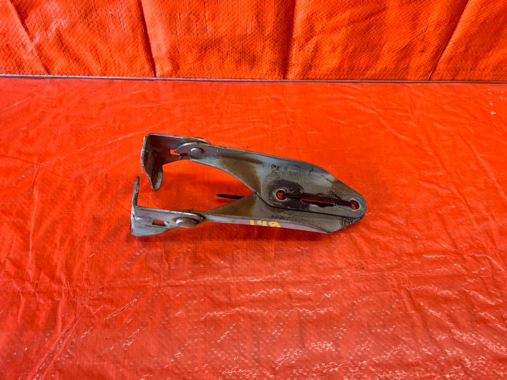 94 01 ACURA INTEGRA   HOOD HINGE SET LEFT AND RIGHT   SILVER COLOR   OEM OE #1480