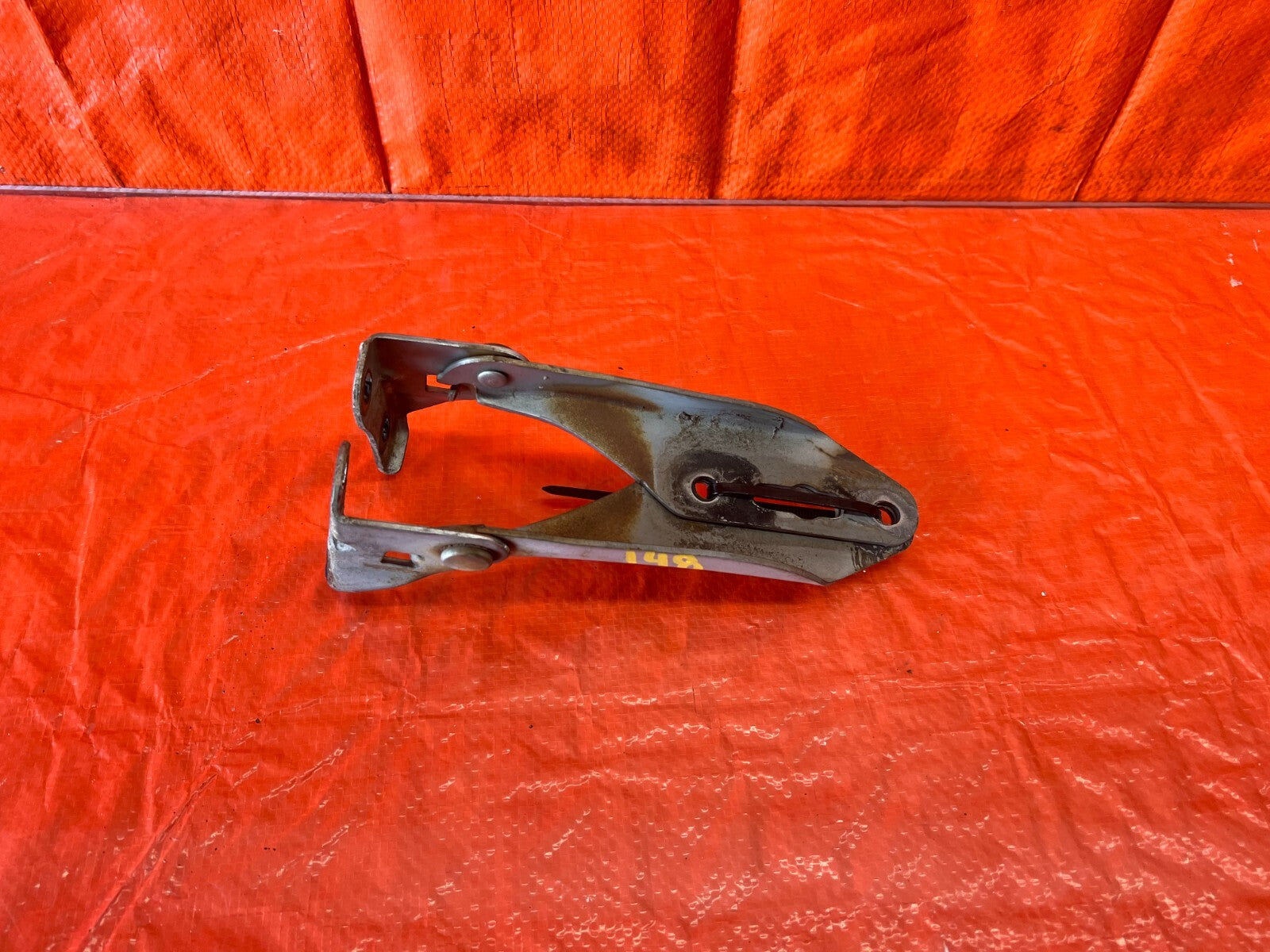 94 01 ACURA INTEGRA   HOOD HINGE SET LEFT AND RIGHT   SILVER COLOR   OEM OE #1480