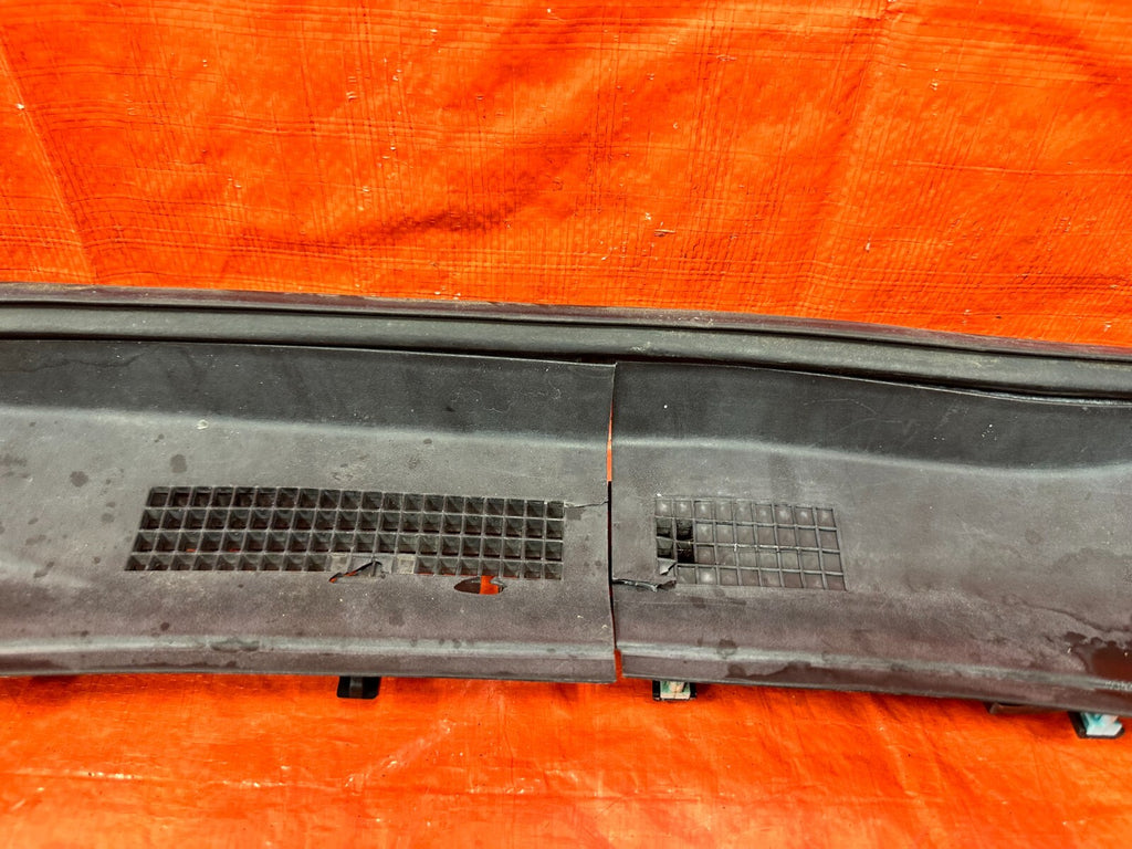 14 20 INFINITI Q50 Q60   WINDSHIELD WIPER COWL TRIM PLASTIC   OEM FACTORY #2894