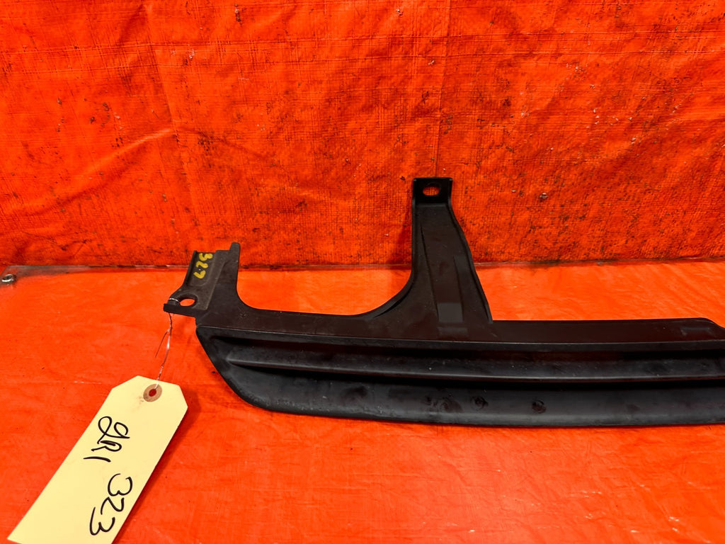 97 98 HONDA PRELUDE   FRONT BUMPER GRILLE ASSEMBLY   OEM FACTORY #3239