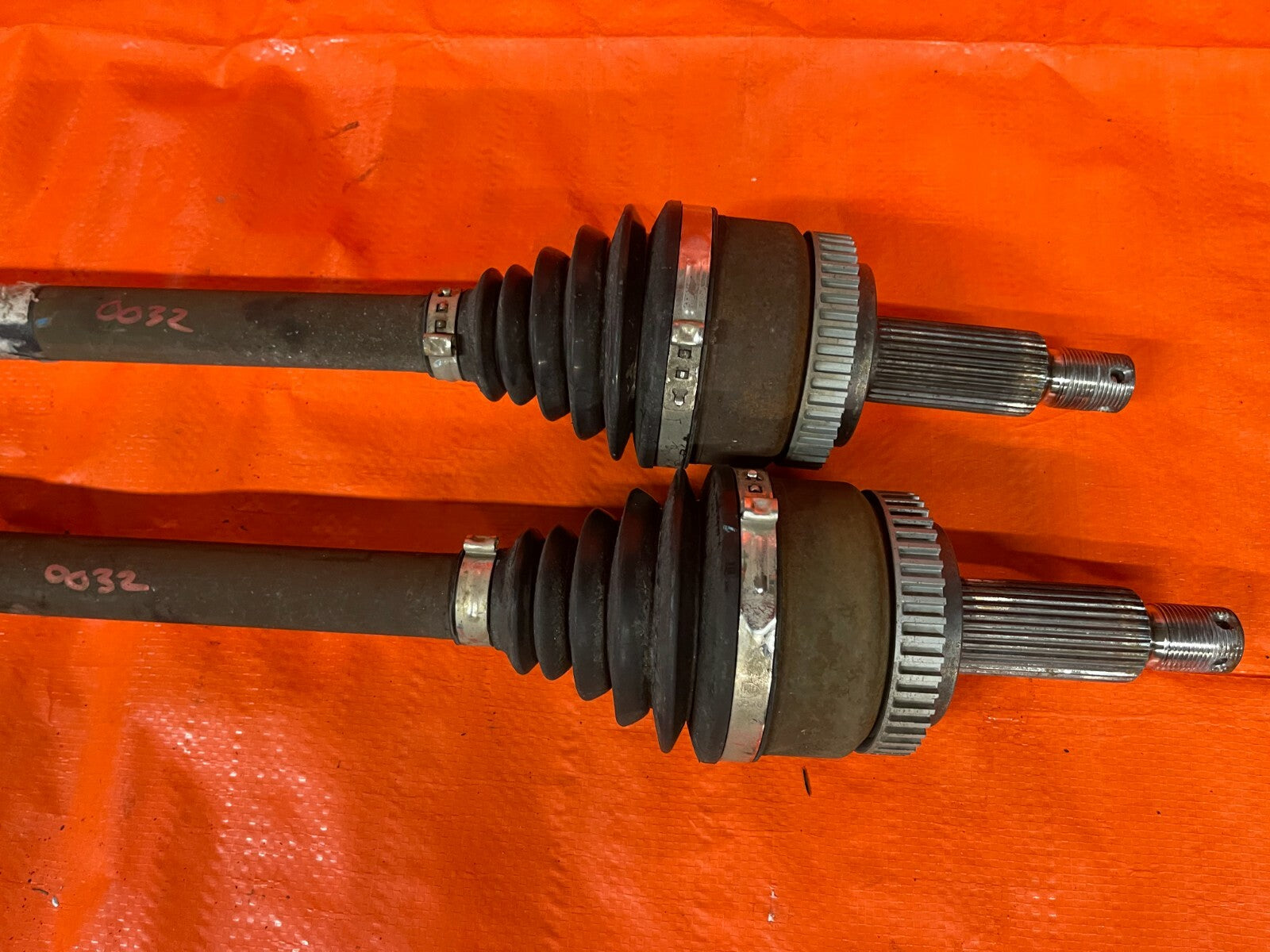 10 12 HYUNDAI GENESIS   2D COUPE   AUTOMATIC   AXLE SET AXLES LEFT RIGHT AUTO AT1
