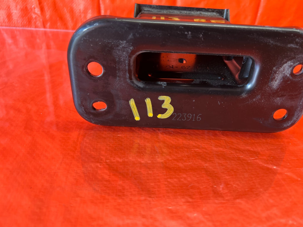 14 20 INFINITI Q50   PASSENGER RIGHT FRONT BUMBER REINFORCEMENT BAR BRACKET OEM5