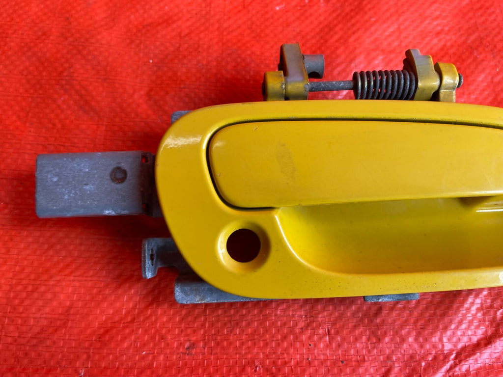 00 09 HONDA S2000 PASSENGER RIGHT EXTERIOR DOOR HANDLE   RED FADED   W/ BRACKET5
