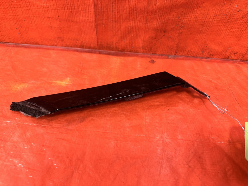 00 09 HONDA S2000   PASSENGER RIGHT QUARTER PANEL TRUNK TRIM CLIP BAD TAB OK 2901