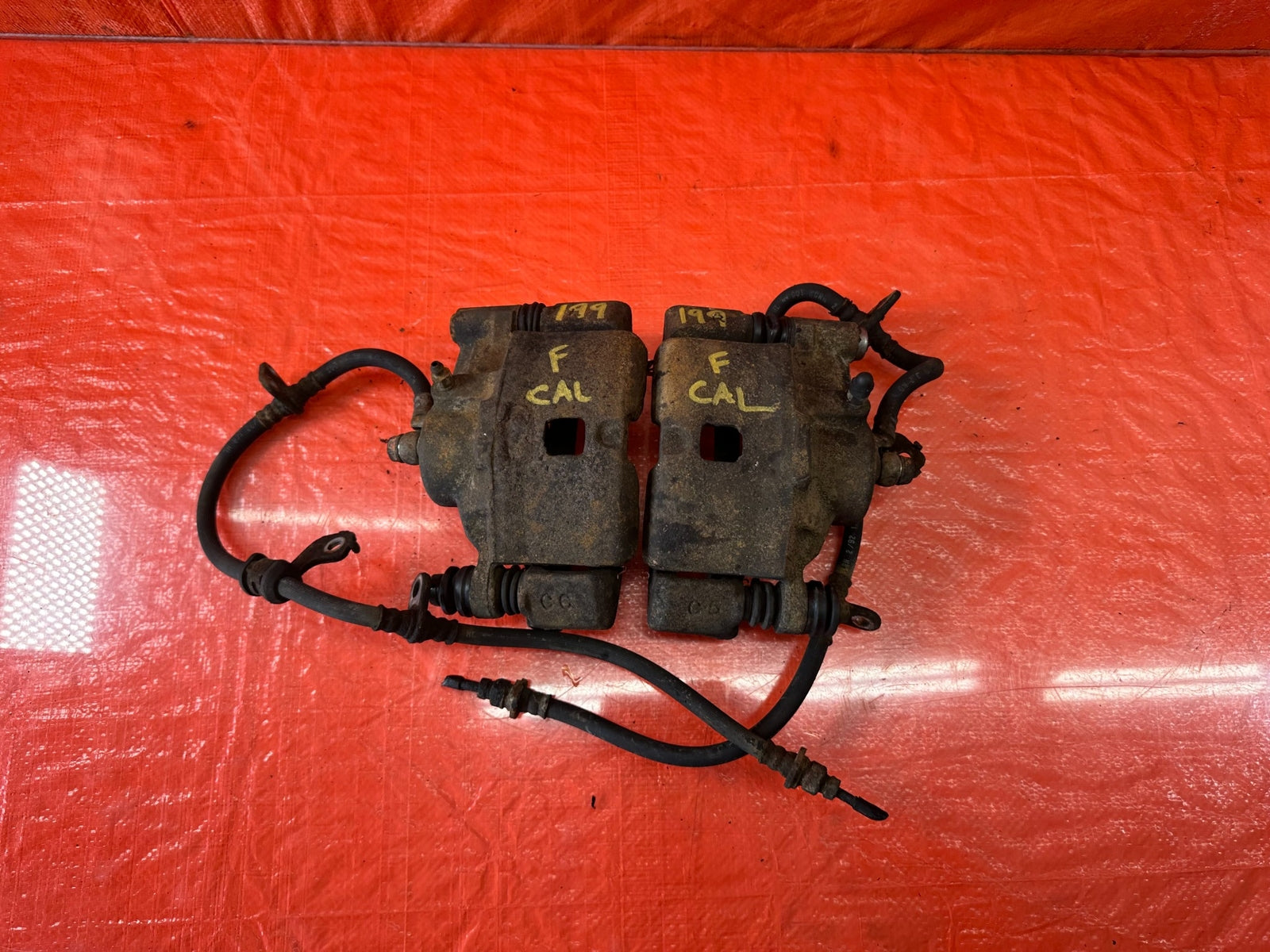 92 93 HONDA CIVIC HATCHBACK   FRONT BRAKE CALIPERS   LEFT RIGHT CALIPER OEM #1995