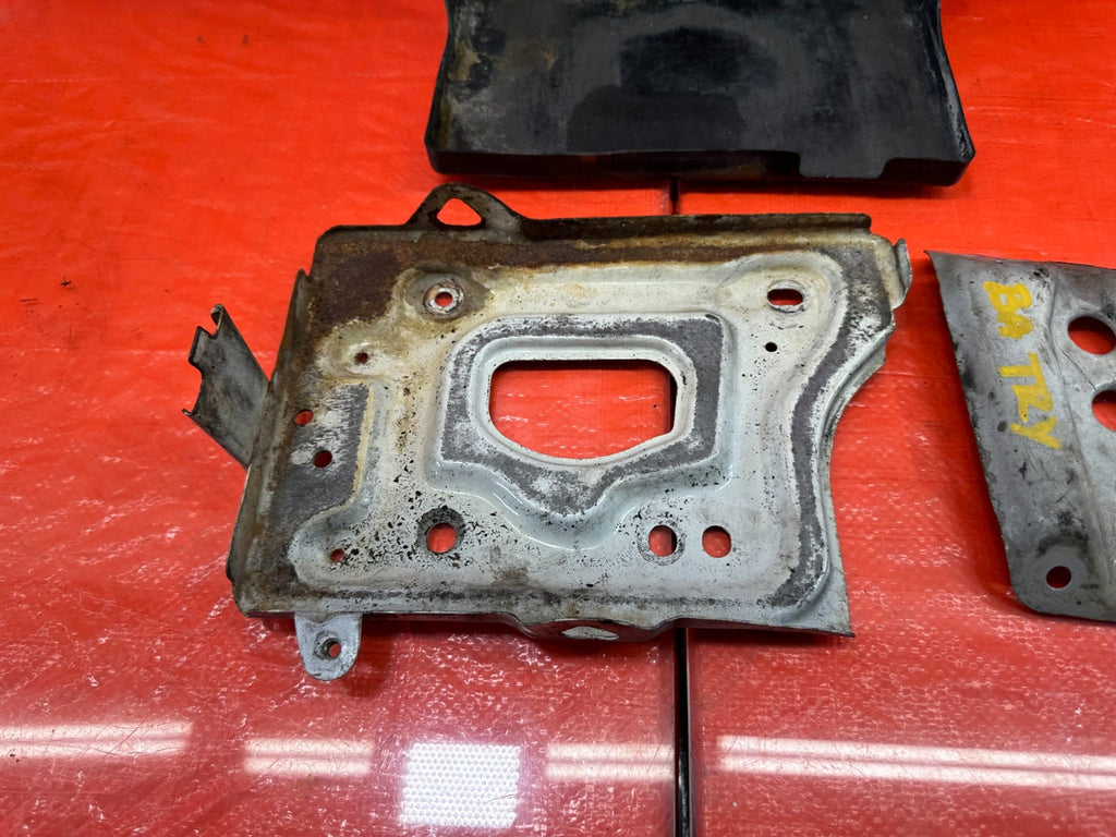 95 98 HONDA ODYSSEY   BATTERY MOUNTING TRAY BRACKET W/ SHIELD TRAY   OEM #1935