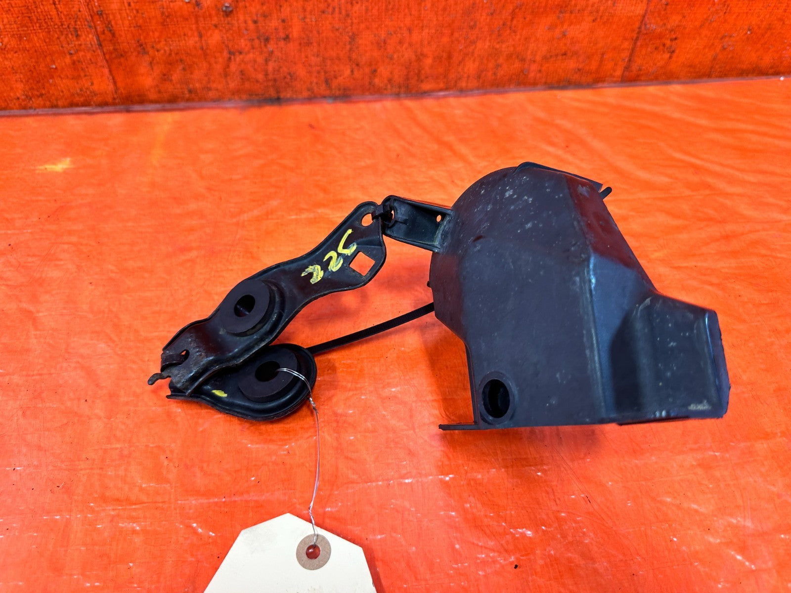 04 08 ACURA TSX   RADIATOR BRACKET SET LEFT & RIGHT BRACKETS   OEM FACTORY #3221