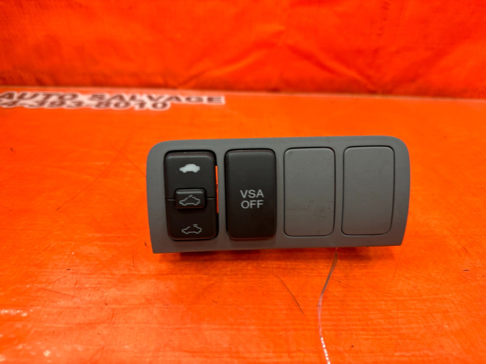 04 05 ACURA TSX   VEHICLE STABILITY ASSIST & SUNROOF SWITCH W/ BEZEL   OEM #2556