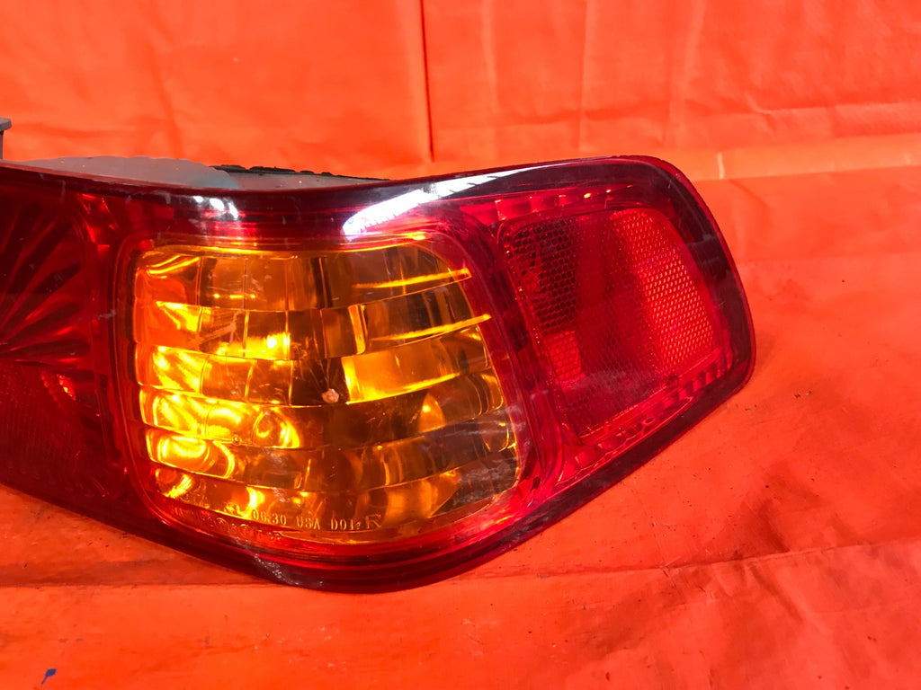 OEM 2000 00 TOYOTA CAMRY PASSENGER RIGHT OUTER TAIL LIGHT LAMP R RH4