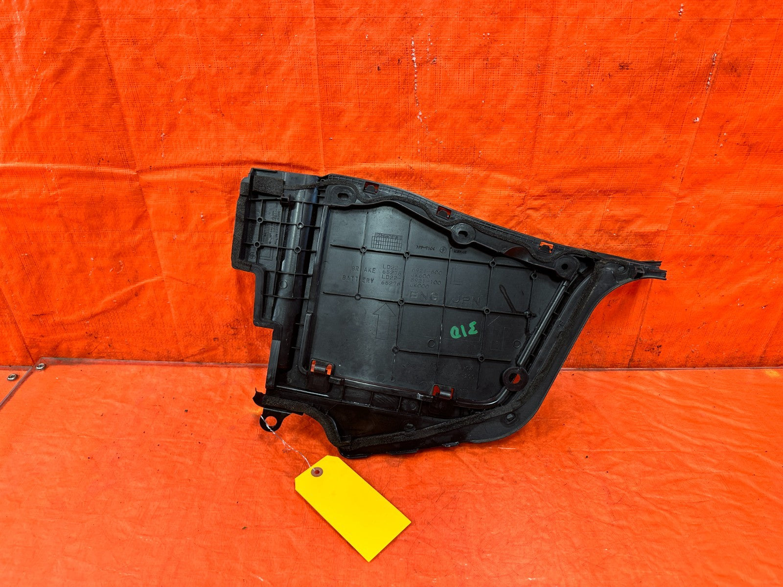 08 15 INFINITI G37 COUPE & CONVERTIBLE   BRAKE FLUID COVER PLASTIC TRIM OEM 3101