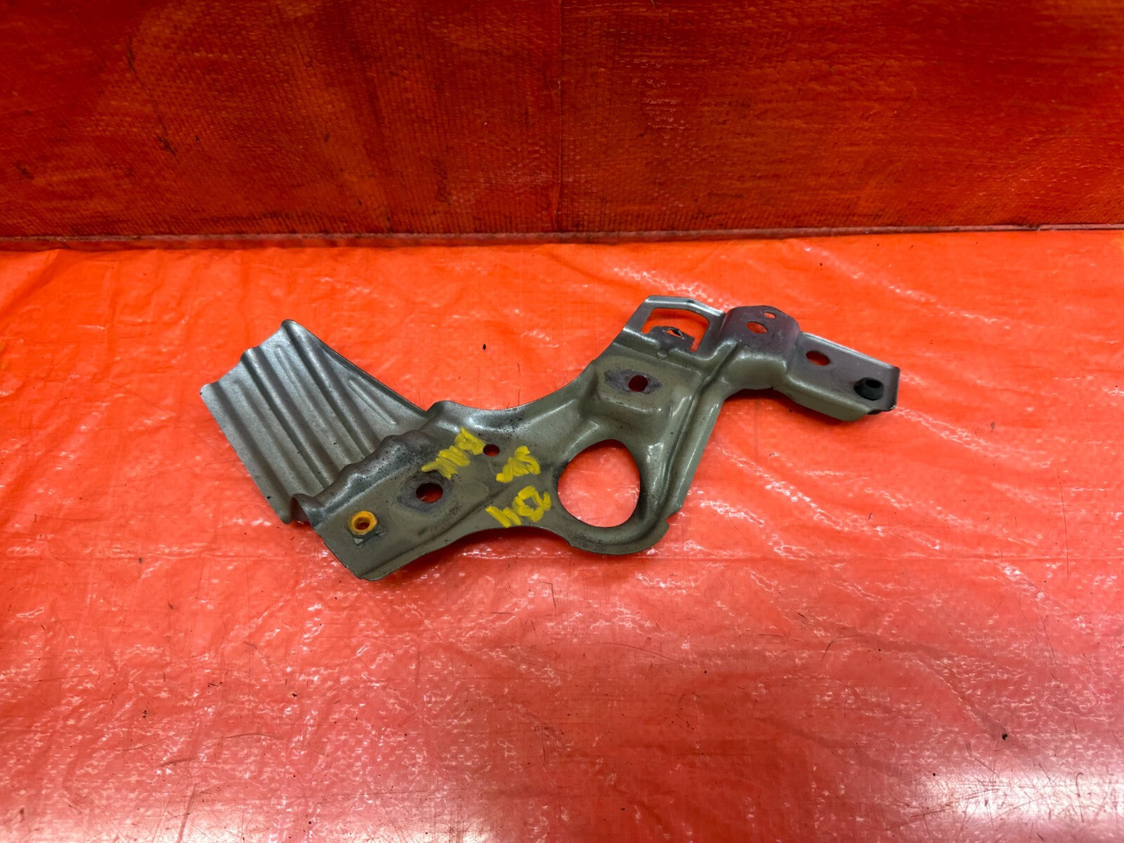 04 08 ACURA TL   DRIVER LEFT RADIATOR SUPPORT BRACKET   OEM #2344