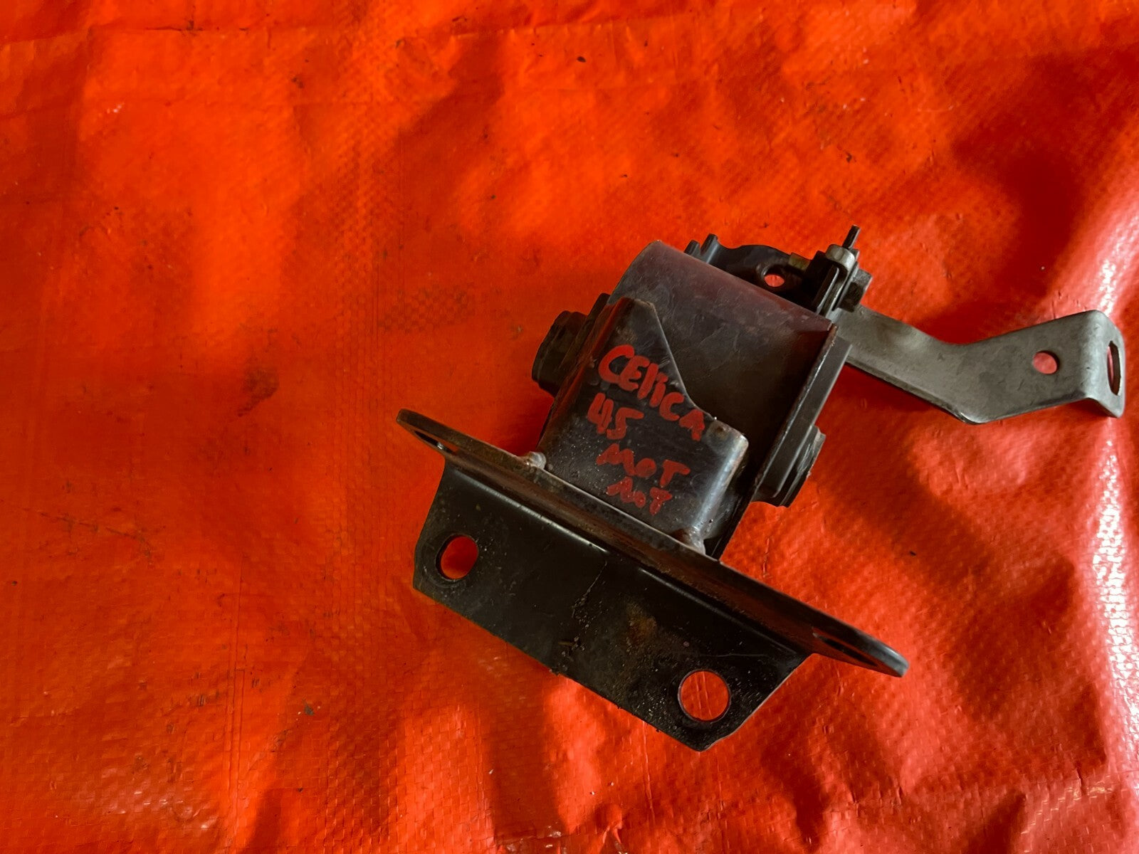 00 05 TOYOTA CELICA GT & GT S    ENGINE MOTOR MOUNT   OEM OE FACTORY  1