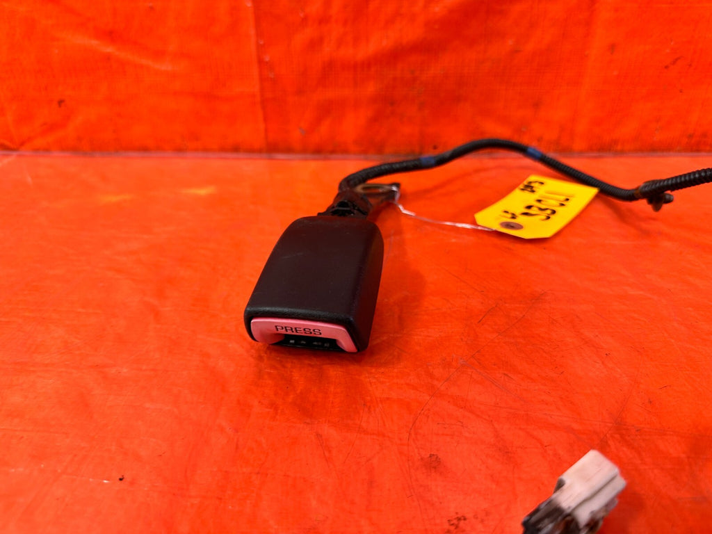 13 16 SCION FRS   SEAT BELT BUCKLE CLIP   DRIVER LEFT FRONT   OEM #2934