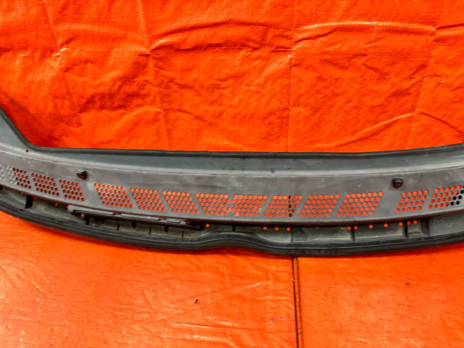 06 11 CIVIC 4D SEDAN   CENTER WINDSHIELD WIPER COWL TRIM PLASTIC OE OEM FA5 FLAW5