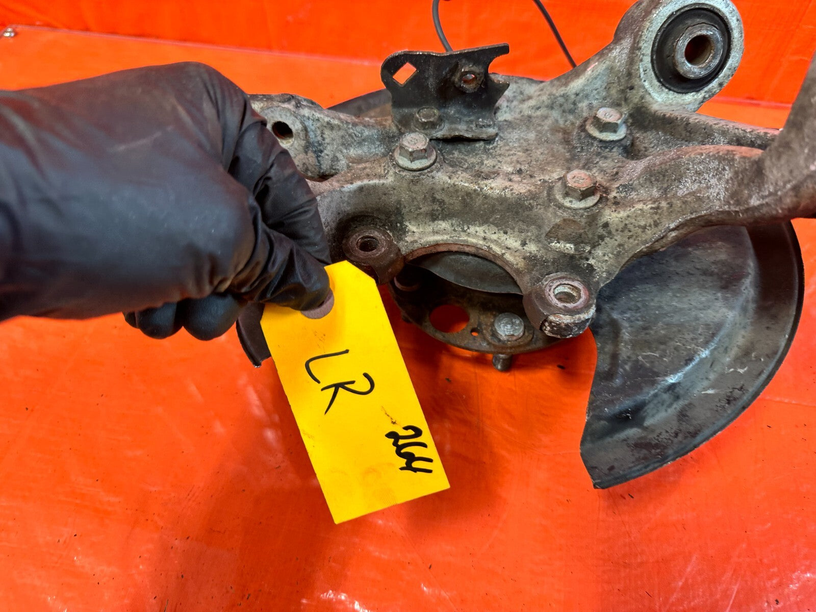 06 11 HONDA CIVIC SI   DRIVER LEFT REAR   SPINDLE KNUCKLE HUB   OEM #26410