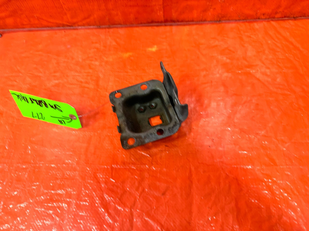 88 89 HONDA CRX   LEFT FRONT   RE BAR CRASH BAR BEAM   MOUNTING BRACKET OEM 2775