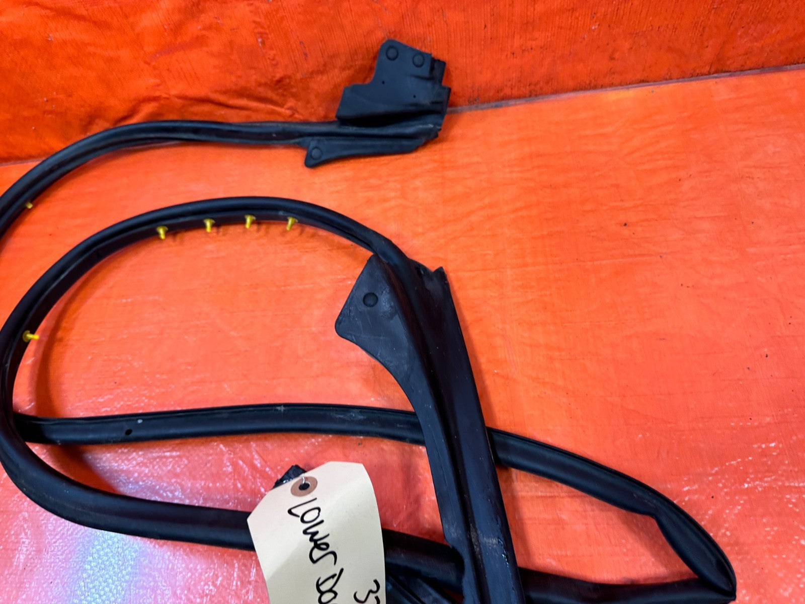 10 16 HYUNDAI GENESIS COUPE RIGHT LOWER DOOR WEATHER STRIP RUBBER SEAL 3263