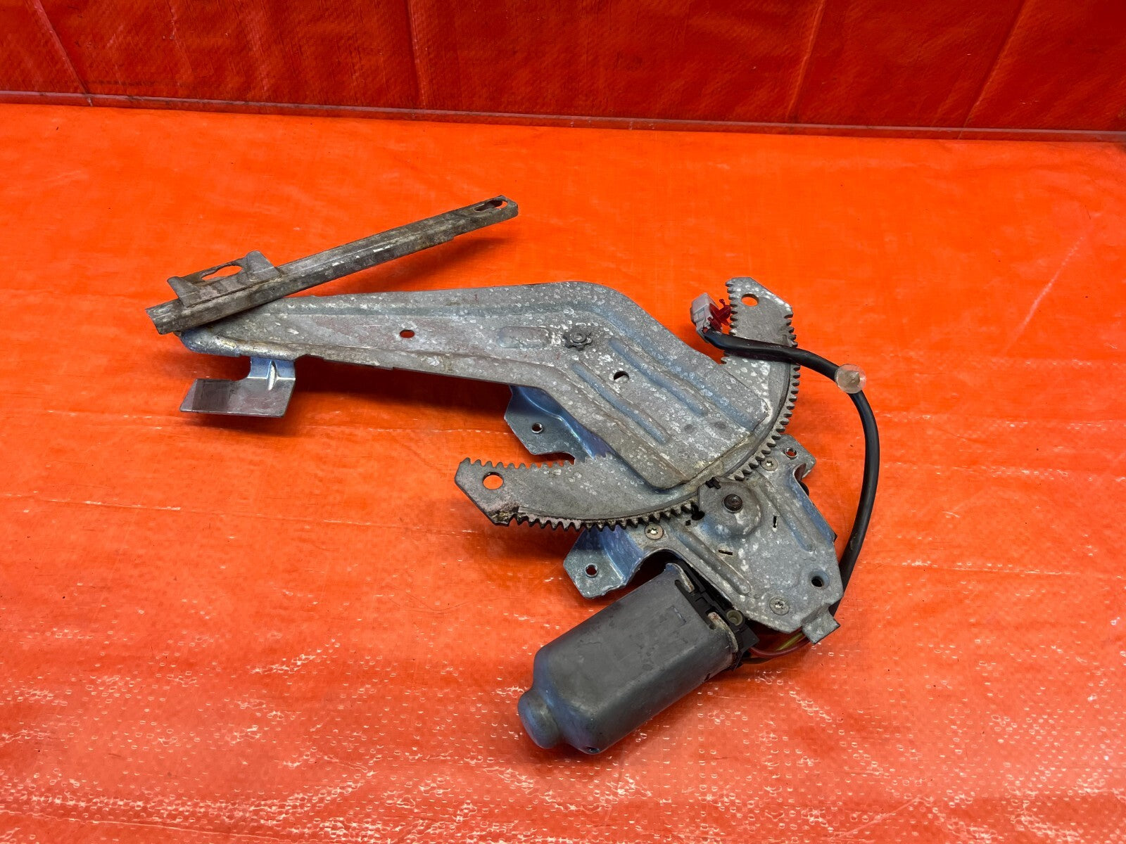 96 00 HONDA CIVIC 4D SEDAN PASSENGER RIGHT REAR WINDOW REGULATOR W MOTOR OEM 1428
