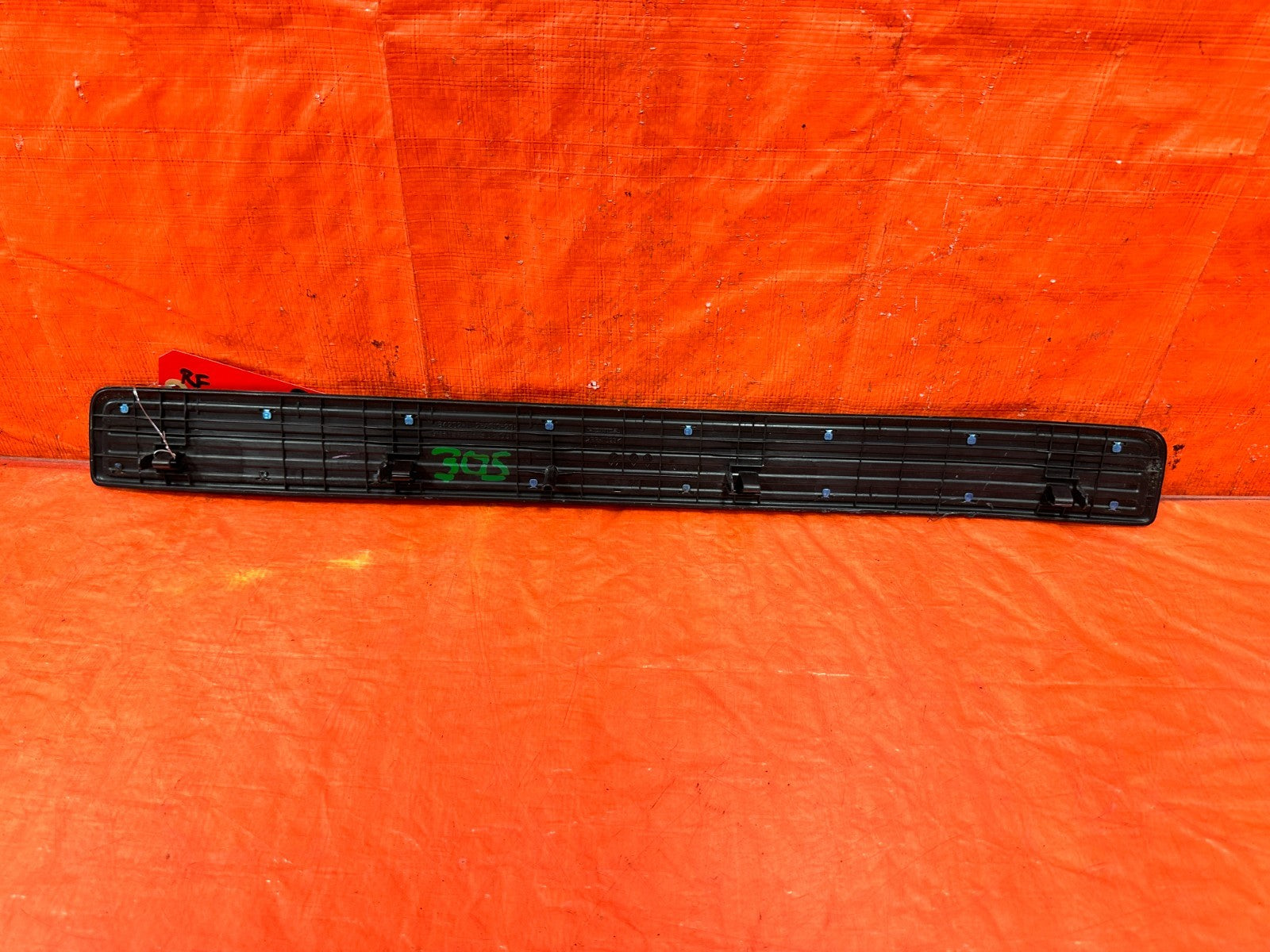 09 14 ACURA TSX   PASSENGER RIGHT FRONT FLOOR PILLAR SCUFF PLATE   OEM 3054