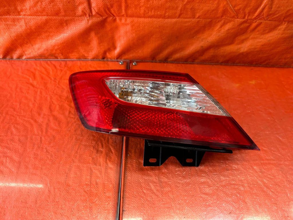 06 08 CIVIC 2D COUPE   DRIVER LEFT TAIL LIGHT LAMP   OEM FACTORY OE #2370