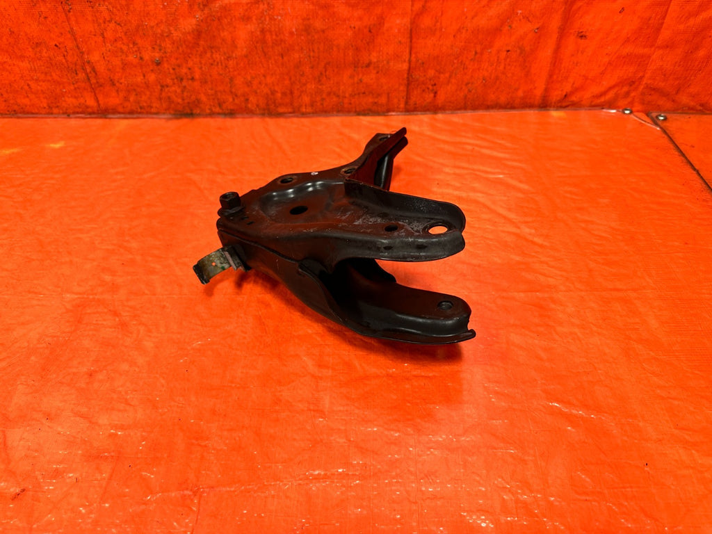 97 01 HONDA PRELUDE   H22 MANUAL REAR TRANSMISSION BRACKET   OEM FACTORY #3238