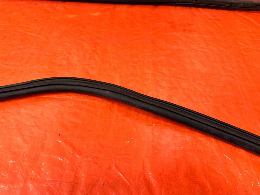 96 00 HONDA CIVIC COUPE & HATCH   RIGHT DOOR WEATHER STRIP TRIM SEAL GASKET #28412