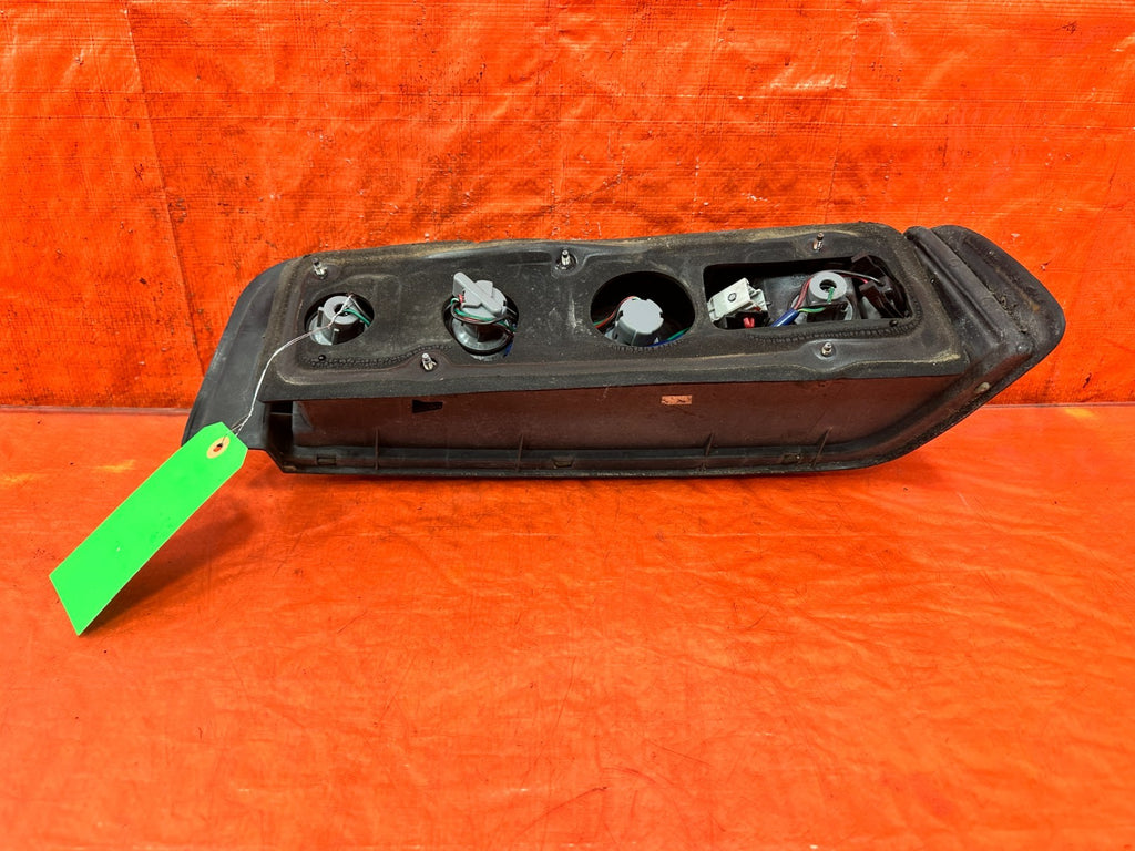 90 91 HONDA CIVIC HATCHBACK   PASSENGER RIGHT TAIL LIGHT TAIL LAMP   OEM #3256