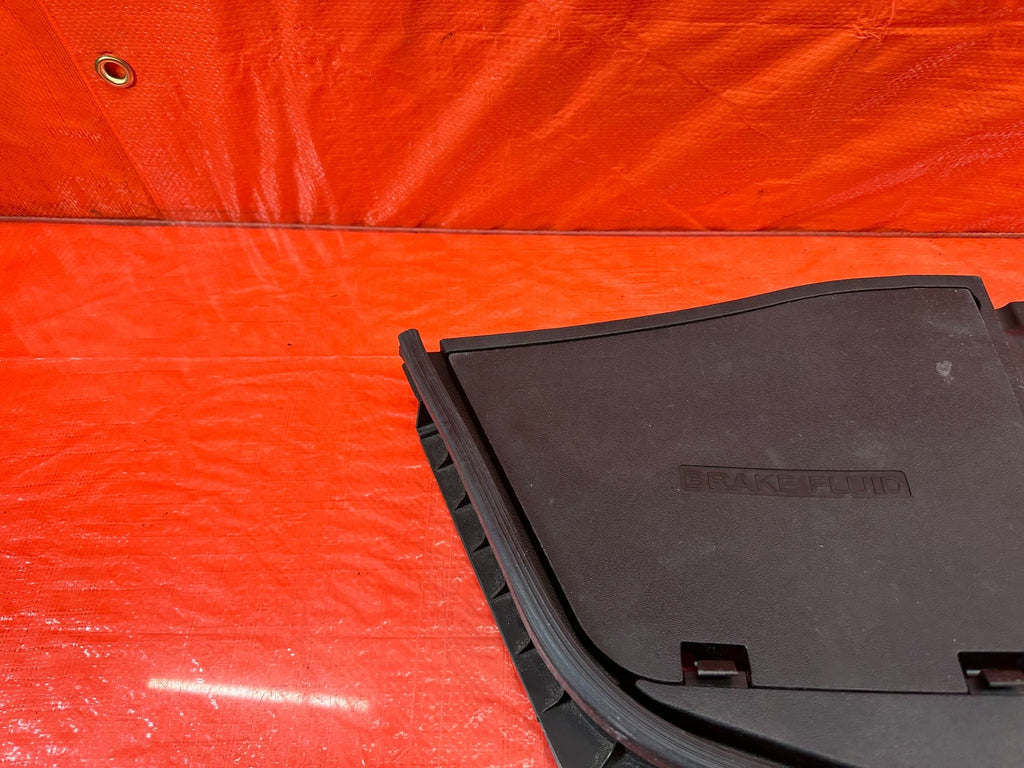 14 20 INFINITI Q50 Q60   BRAKE FLUID UNDER HOOD TRAY FRAME PLASTIC   OEM #1854