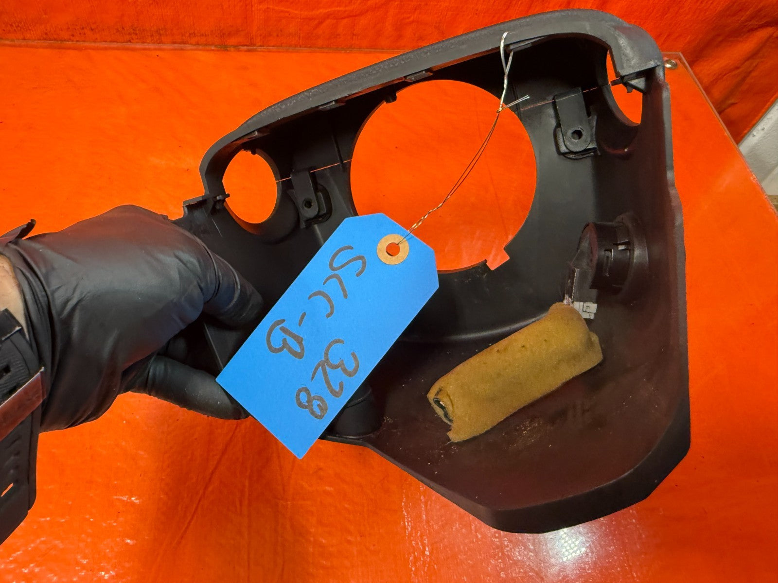 08 13 INFINITI G37 COUPE 2D   KEY IGNITION STEERING COLUMN COVER TOP BOTTOM  32810