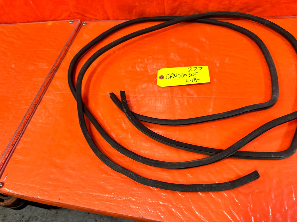 88 91 HONDA CRX   CHASSIS TO DOOR OPEN TRIM WEATHER STRIP LEFT RIGHT   OEM #2772